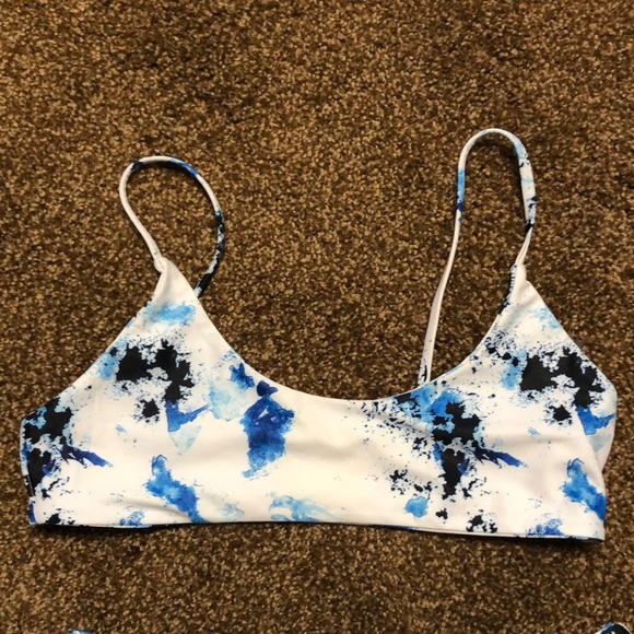 Bikini - Picture 2 of 3